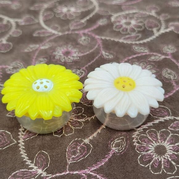 Vintage Jaydon Daisy Top Mini Aycrilic Salt & Pepper Shakers Set - 1950's 🌼 - Picture 9 of 9